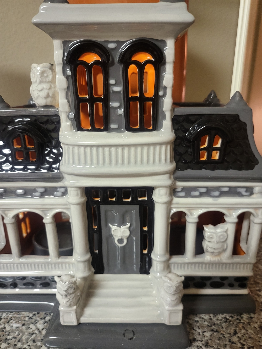 Bath & Body Works 2014 Gothic Owl Haunted House Luminary New In Box - Picture 3 of 15